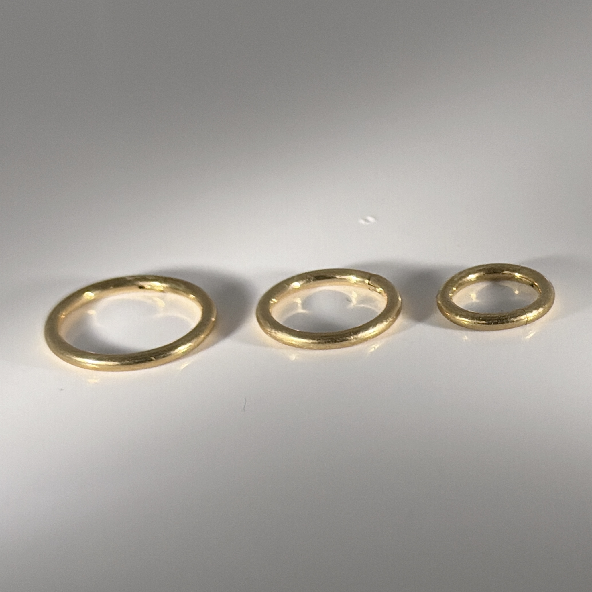 Gold basic hoop
